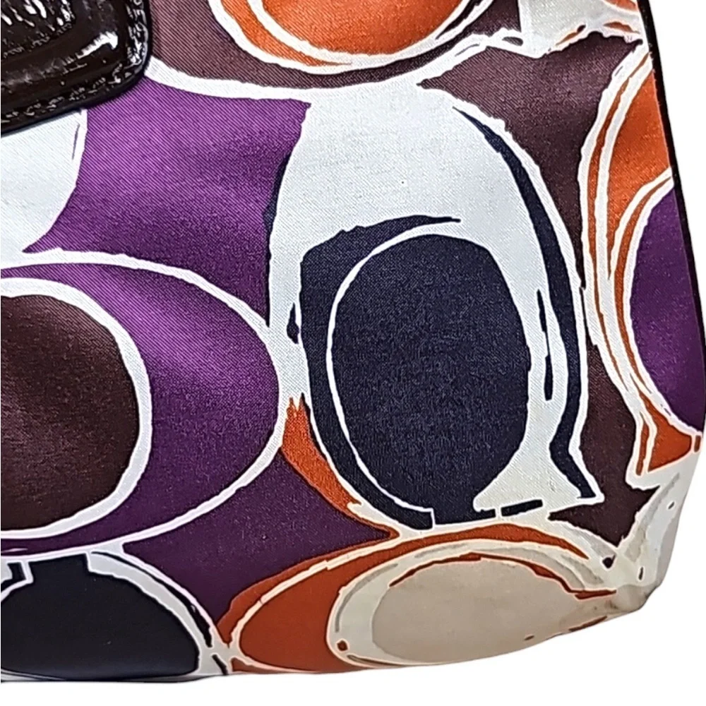 COACH POPPY SIGNATURE WRISTLET - Picture 5 of 9